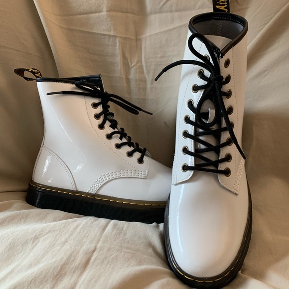 Dr Martens 'Vavala Combat Boots' in white patent leather - Picture 1 of 12